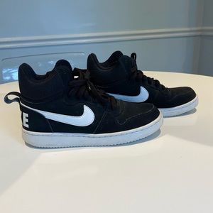 LIKE NEW!! NIKE SB ZOOM BLAZER MID